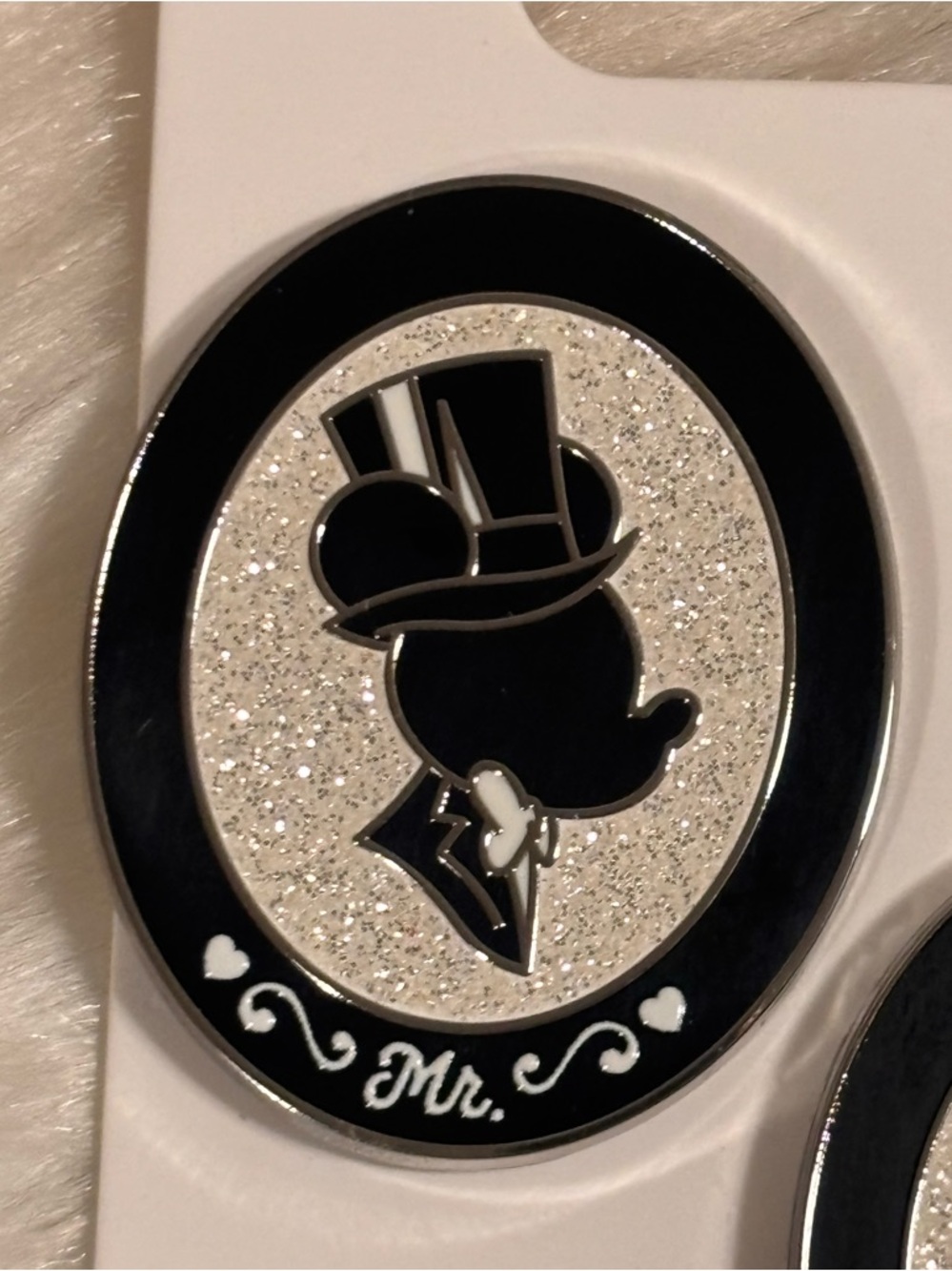 Disney 2026 Mickey & Minnie Mouse Wedding Mr. & Mrs. 2 Pin Set, New - Picture 2 of 4